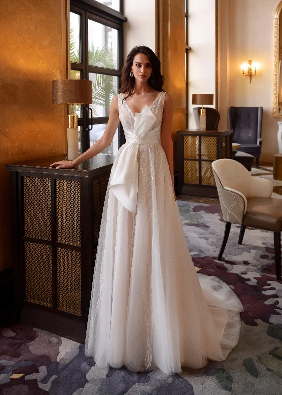 V-Neck Sleeveless Glitter Wedding Gown